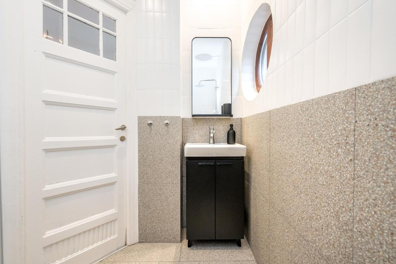 Cismigiu Serenity: 1Br Flat With Scenic Balcony Букурещ Екстериор снимка