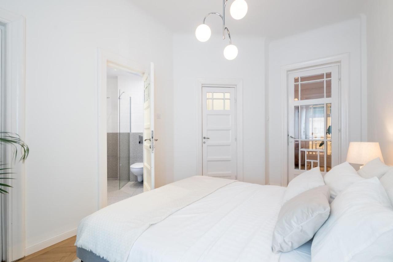 Cismigiu Serenity: 1Br Flat With Scenic Balcony Букурещ Екстериор снимка
