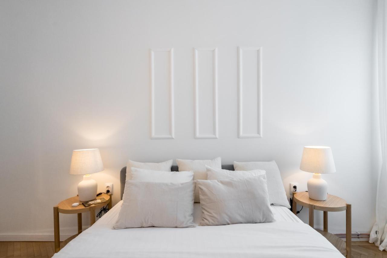 Cismigiu Serenity: 1Br Flat With Scenic Balcony Букурещ Екстериор снимка